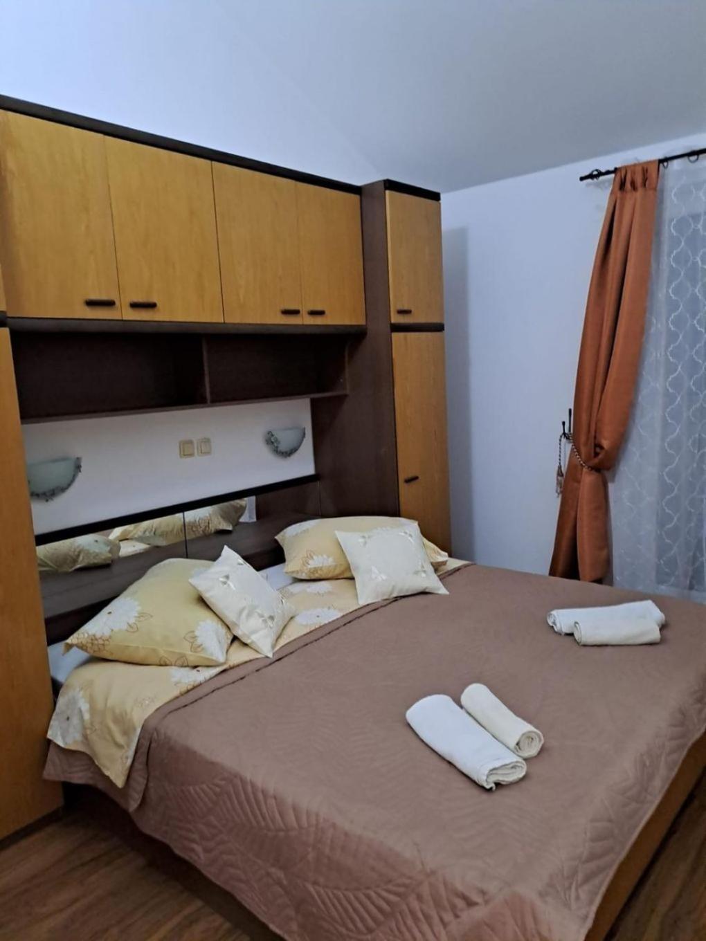 Apartments Mig - With Beautiful Garden Супетарска-Драга Экстерьер фото
