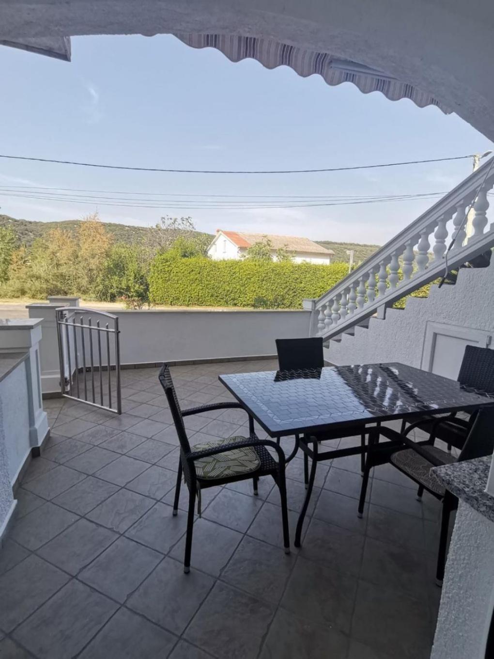 Apartments Mig - With Beautiful Garden Супетарска-Драга Экстерьер фото