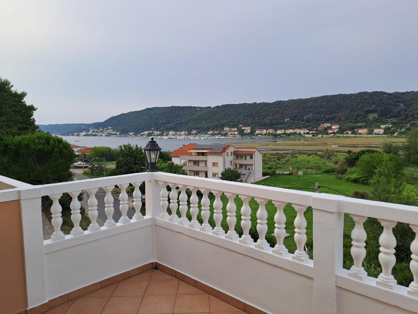 Apartments Mig - With Beautiful Garden Супетарска-Драга Экстерьер фото