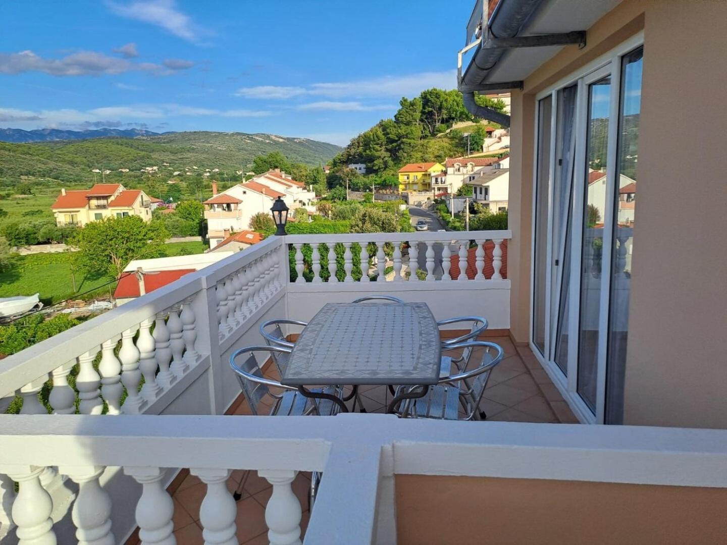 Apartments Mig - With Beautiful Garden Супетарска-Драга Экстерьер фото