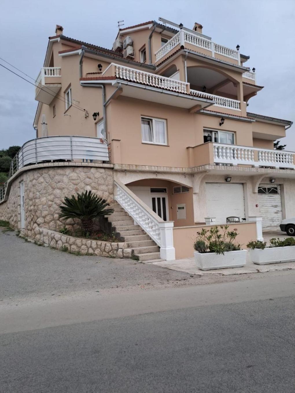 Apartments Mig - With Beautiful Garden Супетарска-Драга Экстерьер фото