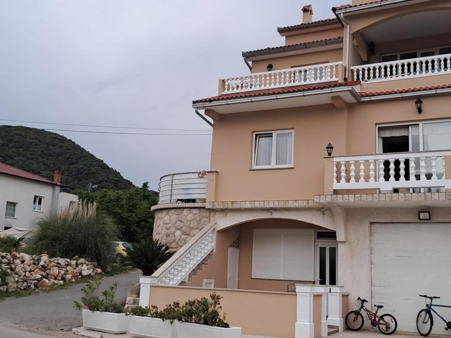 Apartments Mig - With Beautiful Garden Супетарска-Драга Экстерьер фото