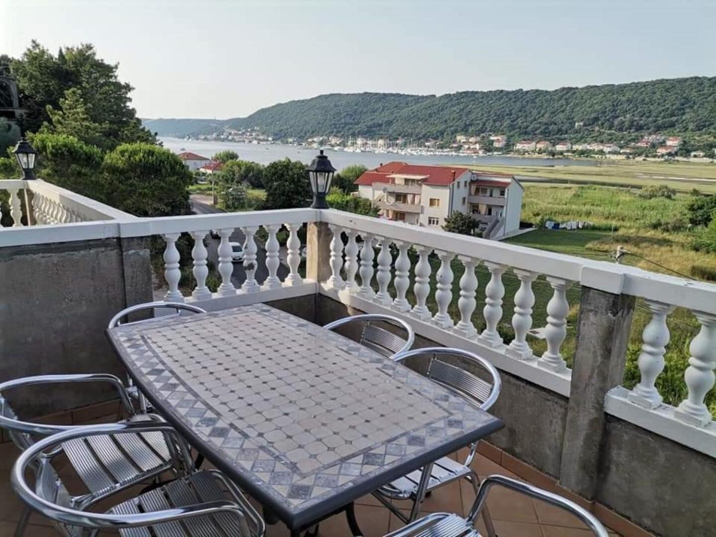 Apartments Mig - With Beautiful Garden Супетарска-Драга Экстерьер фото