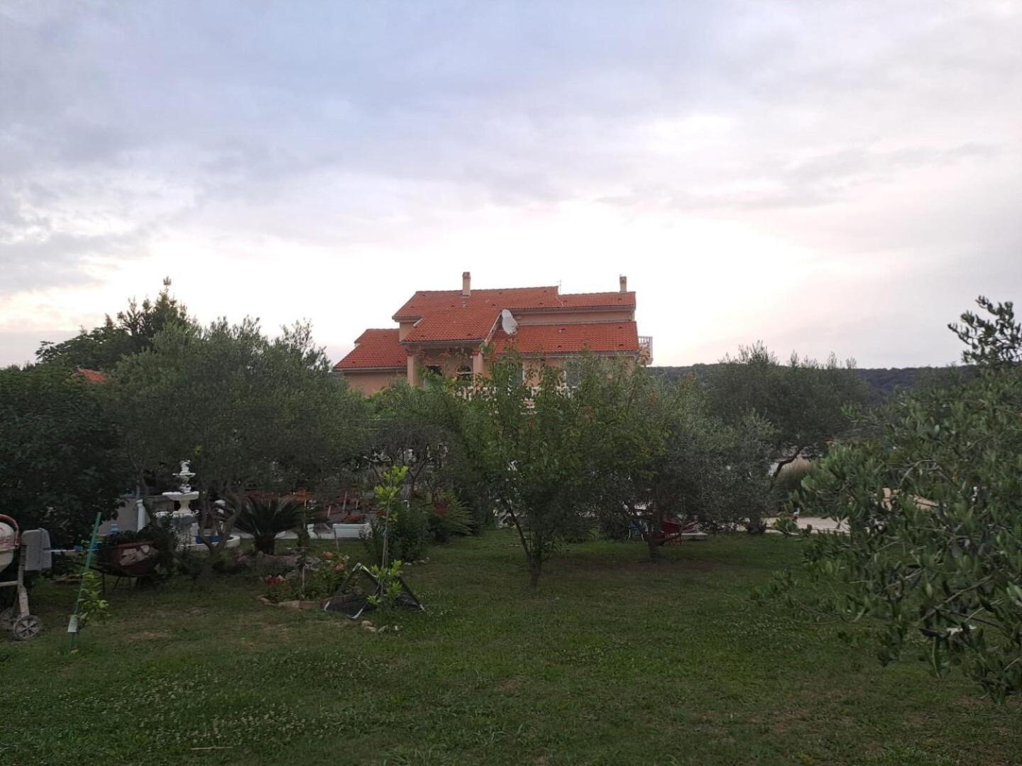 Apartments Mig - With Beautiful Garden Супетарска-Драга Экстерьер фото
