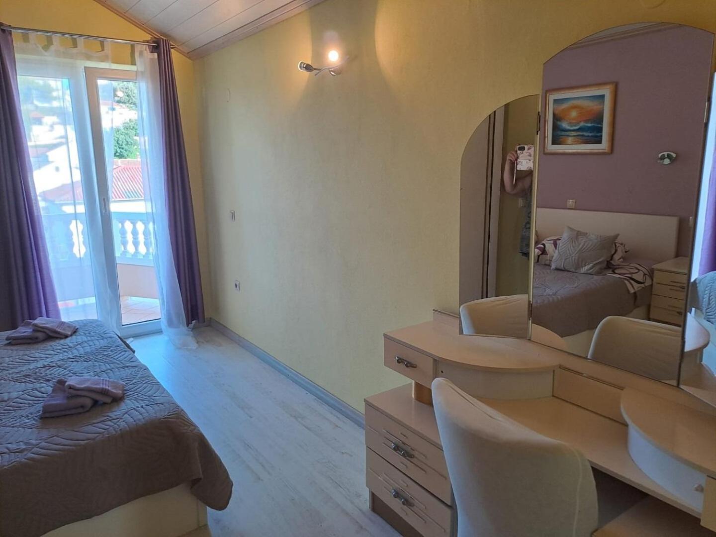 Apartments Mig - With Beautiful Garden Супетарска-Драга Экстерьер фото