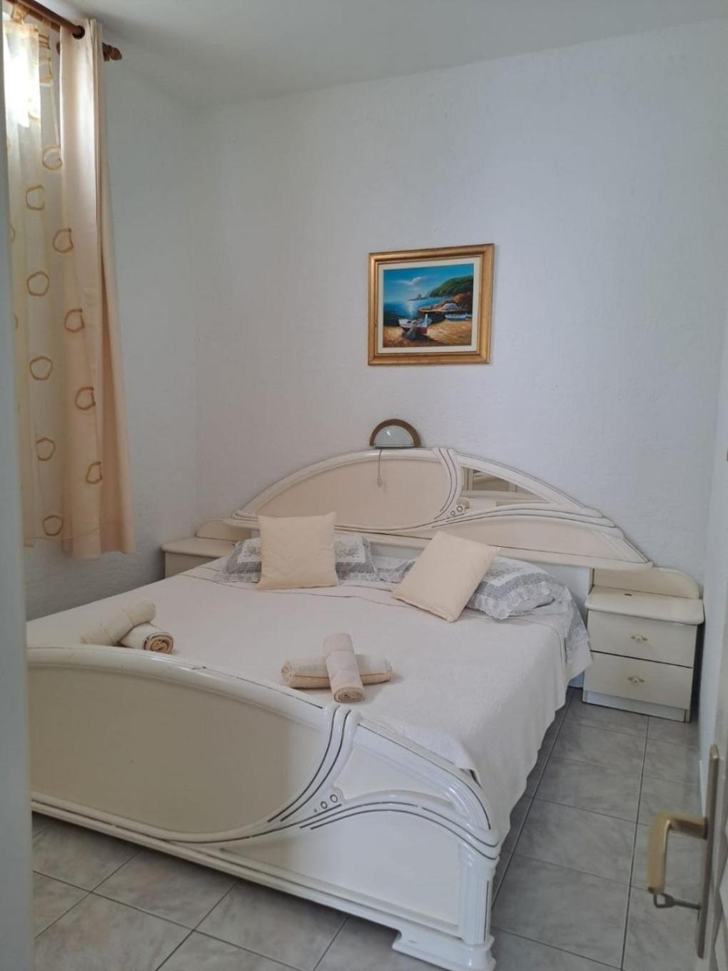 Apartments Mig - With Beautiful Garden Супетарска-Драга Экстерьер фото