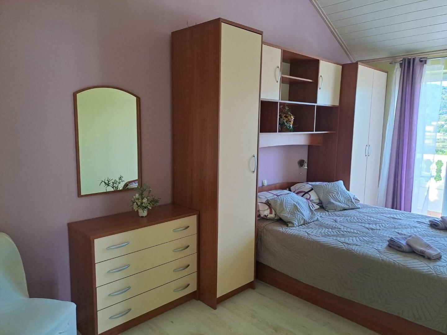 Apartments Mig - With Beautiful Garden Супетарска-Драга Экстерьер фото