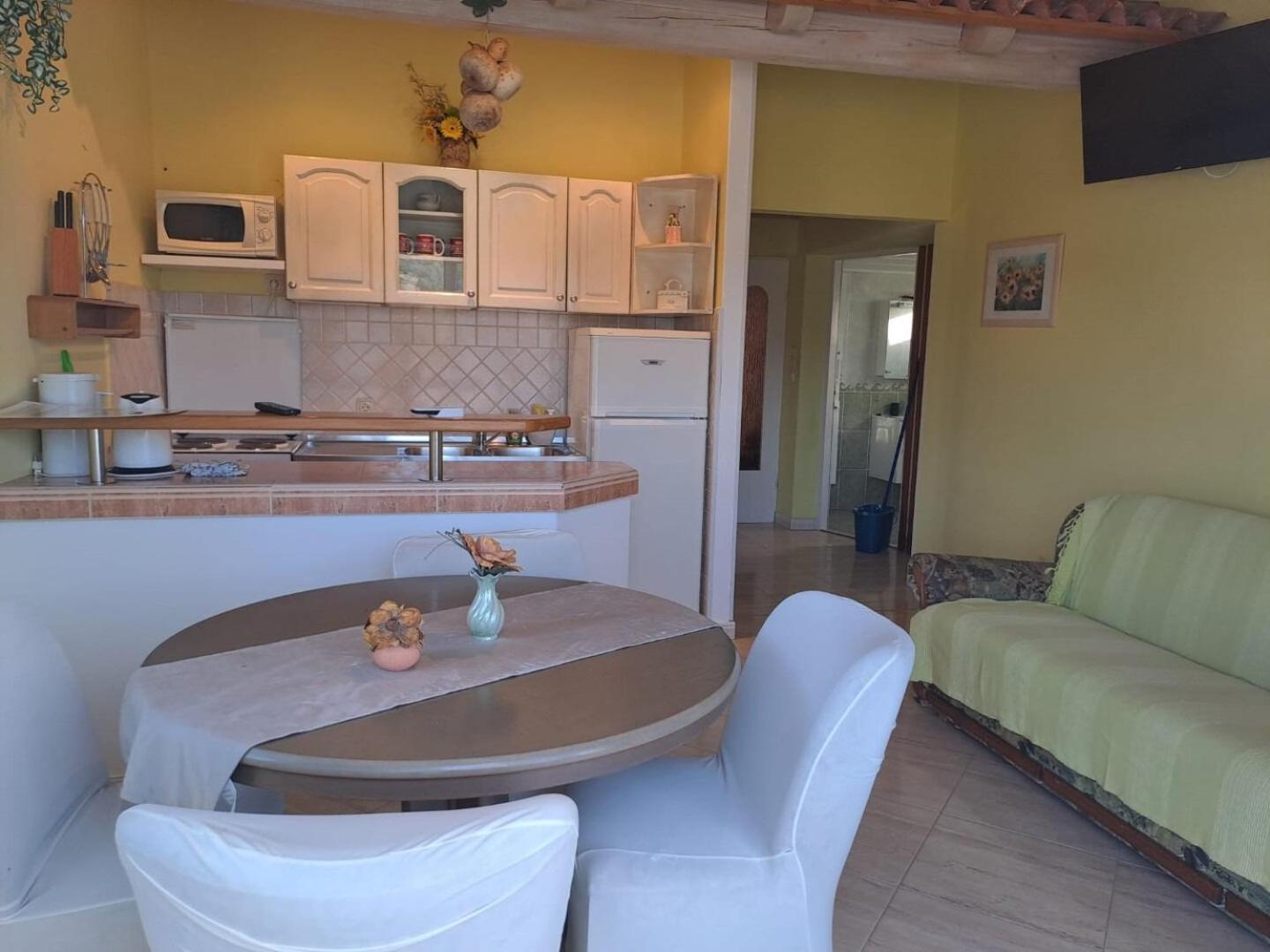 Apartments Mig - With Beautiful Garden Супетарска-Драга Экстерьер фото